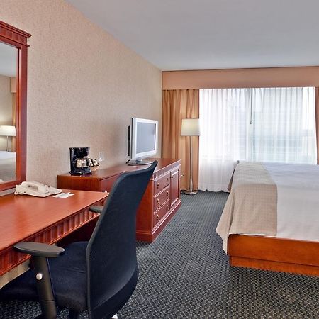 Holiday Inn Montreal Midtown חדר תמונה