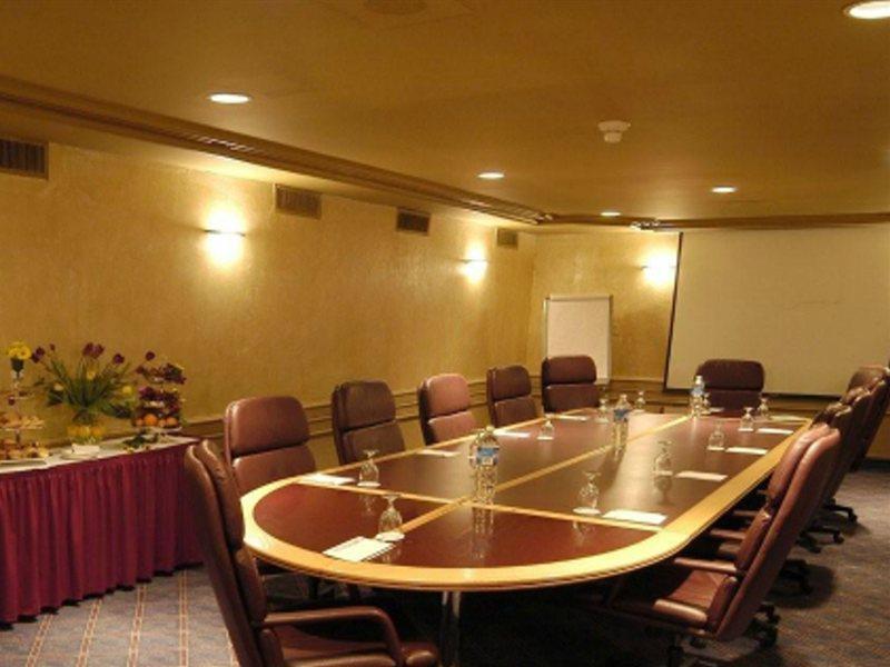 Holiday Inn Montreal Midtown מראה חיצוני תמונה